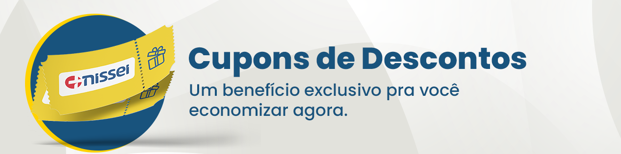 Mão segurando o cartão convênio Nissei